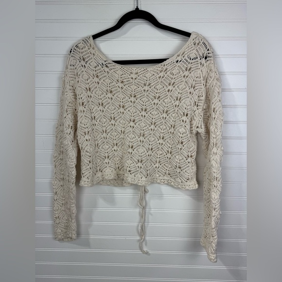 American Eagle Outfitters Sweaters - American Eagle cream colored crochet cropped sweater. Size M.